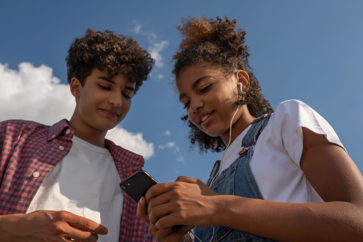 Cada vez mais adolescentes decidem, por conta própria, dar pausas no celular