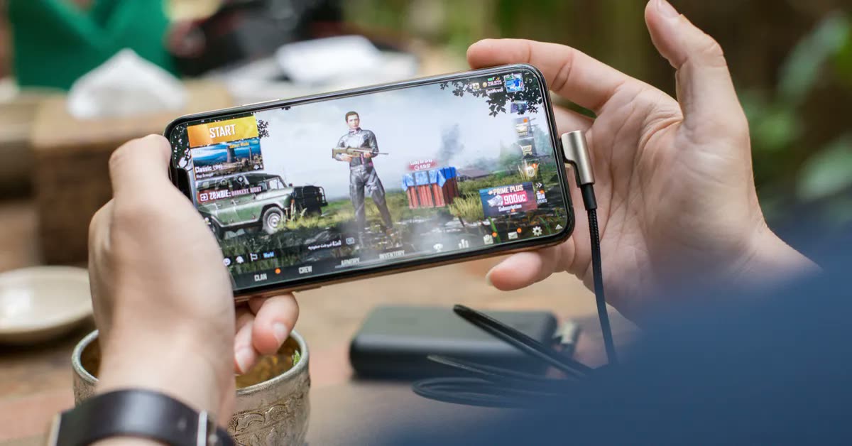 Banco lista cinco sinais de golpes que começam em jogos e redes sociais e miram crianças e adolescentes